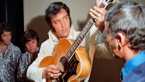 Kadr z filmu "Epic: Elvis Presley in Concert"