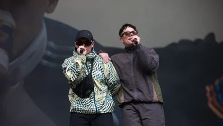 Kneecap to obecnie jeden z najbardziej bezkompromisowych zespołów 