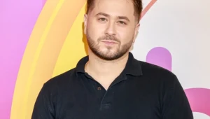 Grał w "Rodzinie zastępczej" i zapadł się pod ziemię. Po latach wraca