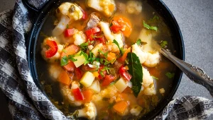 Jedz tę zupę regularnie, na mocne kości jest najlepsza. Dba też o wątrobę