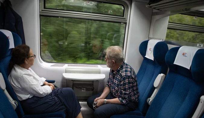 Mając 60 lat lub więcej, zapłacisz tylko 63 % standardowej ceny za bilet na pociąg w publicznym transporcie kolejowym.