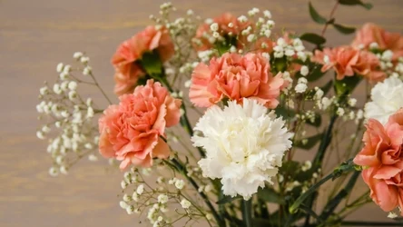 Jak zadbać o świeżość bukietów? Wystarczy prosty trik