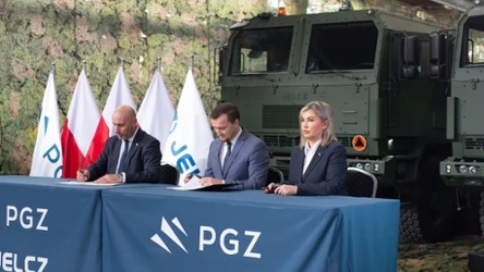 Podpisanie umowy inwestycyjnej pomiędzy Polską Grupą Zbrojeniową a JELCZ sp. z o.o