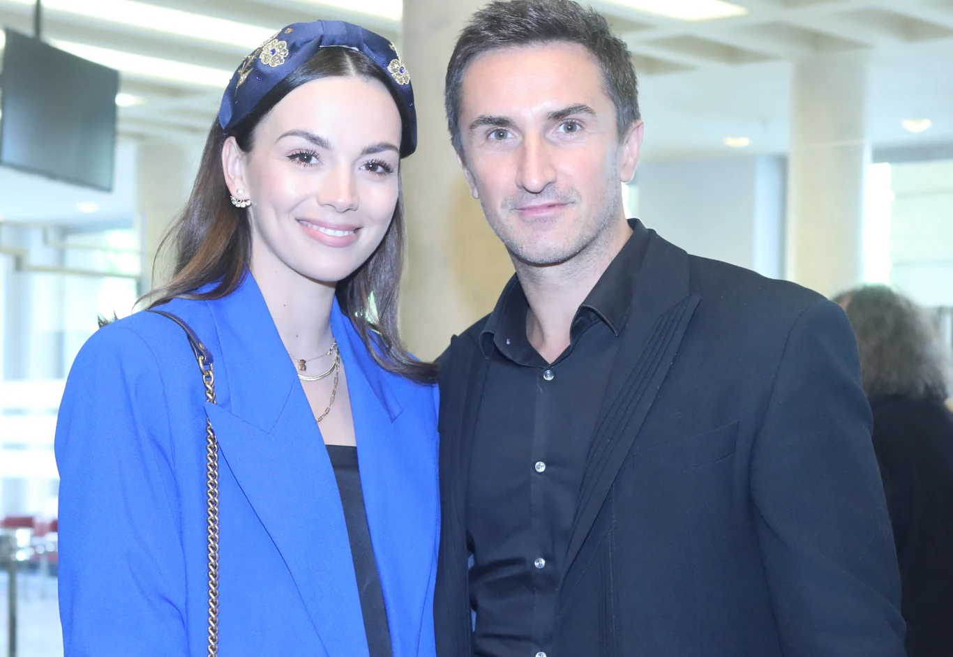 Paulina Krupińska-Karpiel i Sebastian Karpiel-Bułecka Paulina Krupińska-Karpiel i Sebastian Karpiel-Bułecka pozują razem w jasnym, nowoczesnym wnętrzu.