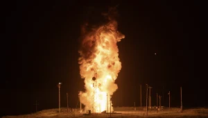Nieuzbrojony międzykontynentalny pocisk balistyczny Minuteman III podczas testu 3 marca 2026 r.