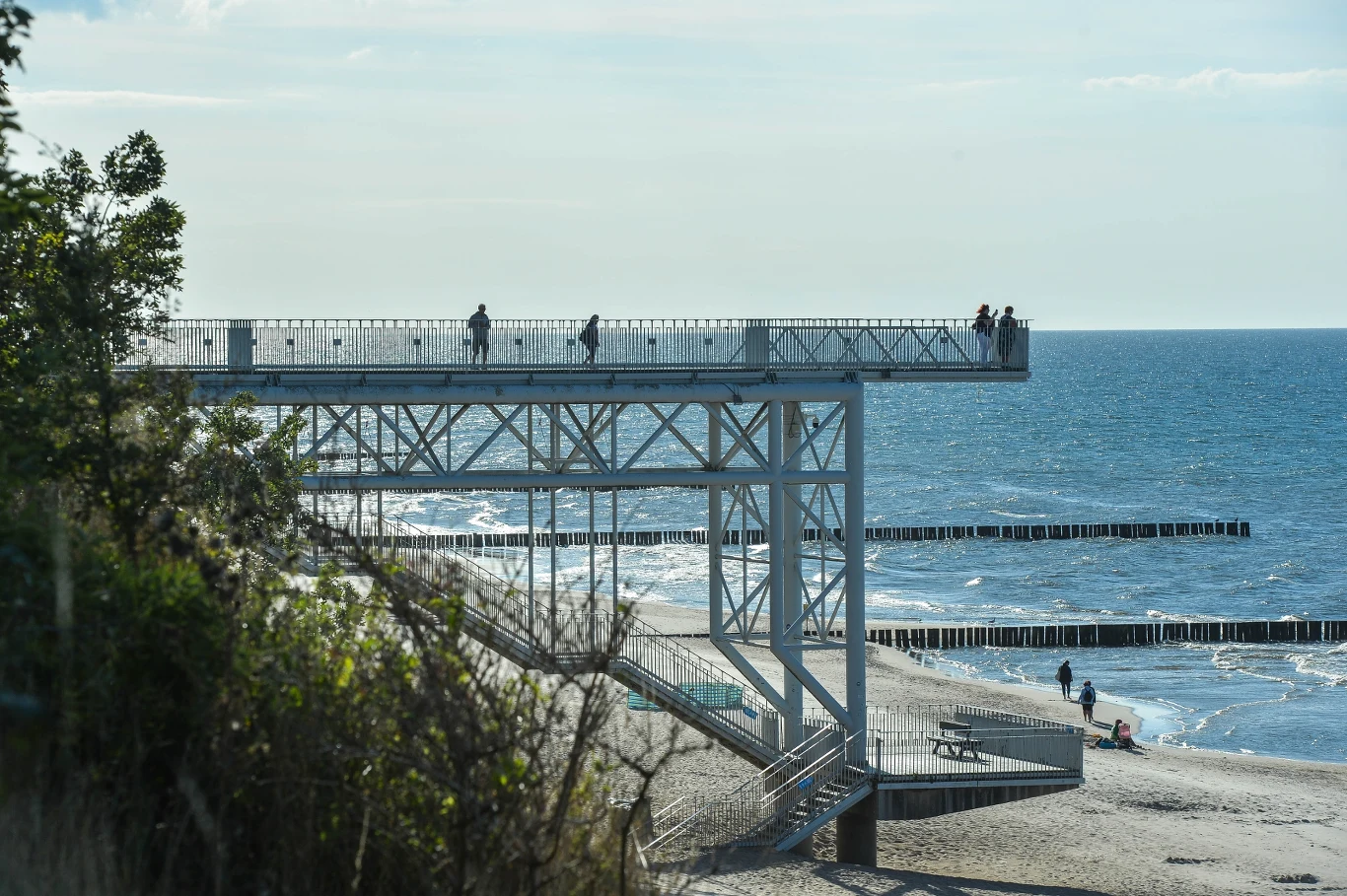 Trzęsacz oferuje sporo atrakcji, w tym nowoczesną platformę widokową
