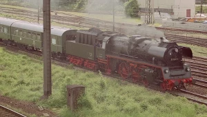 Parowóz i zabytkowy pociąg z Niemiec na polskich torach