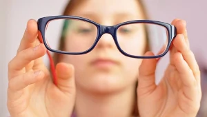 Okulary to nie wszystko. Co 6. Polak nie wie, jakie szkła nosi