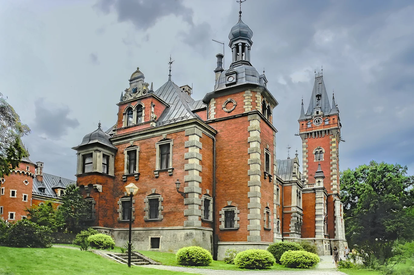 Pałac w Pławniowicach zyskał miano "śląskiego wersalu" Pałac w Pławniowicach - widok z zewnątrz