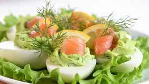 Najlepsze jajka faszerowane dla seniorów na Wielkanoc. Mają mnóstwo kwasów omega-3