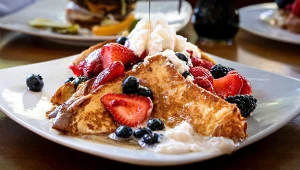 francuskie tosty z dodatkami