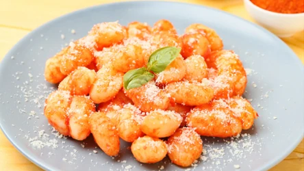 "Kopytka deluxe", czyli gnocchi z pieczonych ziemniaków z paprykowym pesto według Bogumiła Przybylaka