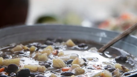 Czarna fasola sprawdza się także jako składnik zupy