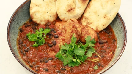 Soczysty kurczak z chorizo i czarną fasolą od Mateusza Gesslera