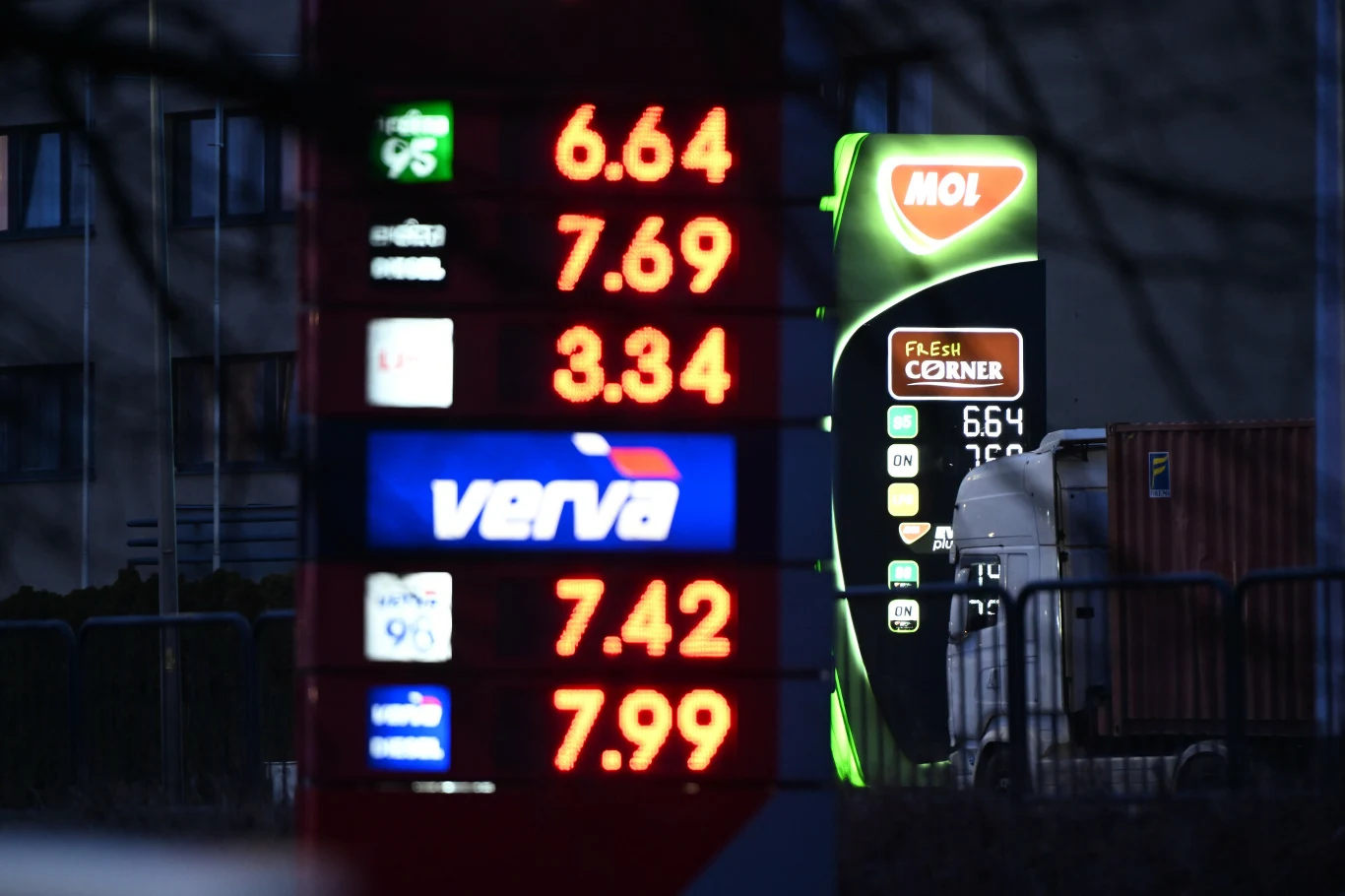 Od kilku dni obserwujemy ciągły wzrost cen paliw na stacjach article cover