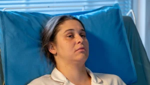 Nad doktor Igą Kaczorowską (Anna Szymańczyk) zbiorą się czarne chmury
