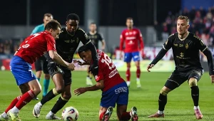 Raków straszy giganta z Serie A. Jest triumf. Dwa ciosy i czerwona kartka