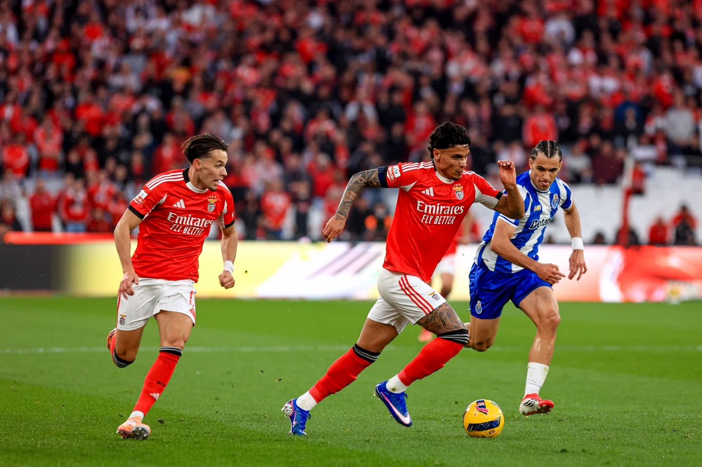 Kadr z meczu FC Porto - Benfica Lizbona