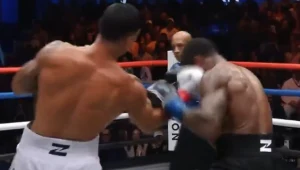 Potężne lanie giganta w Ameryce, oto "nowy" mistrz! Niebywałe sceny w ringu