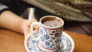 Kawa z egzotycznym dodatkiem pomaga na ból głowy i poprawia nastrój.