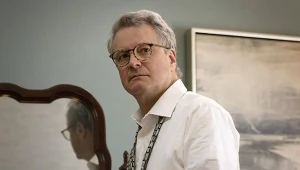 Colin Firth w serialu "Schody"
