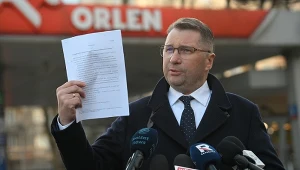 Przemysław Czarnek pokazał projekt ustawy ws. obniżki cen paliw