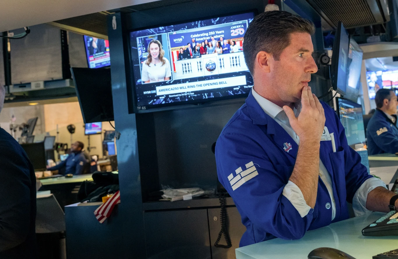 Nerwowo na rynkach - trwa zmienność spowodowana konfliktem na Bliskim Wschodzie. Na zdj. NYSE (Wall Street) Kolejny dzień zmienności cen. Rynki czekają na sygnał