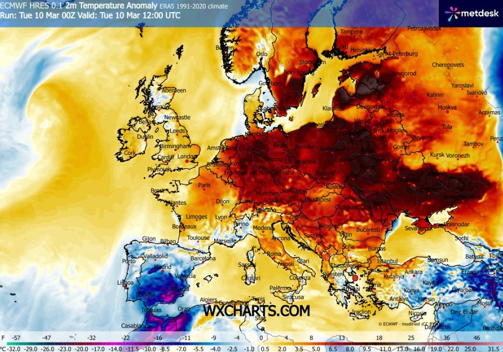 Mapa Europy ukazująca anomalię temperaturową według modelu ECMWF, z intensywnymi odcieniami czerwieni i pomarańczy obejmującymi centralną i wschodnią część kontynentu, co wskazuje na znacznie wyższą niż zwykle temperaturę w tych regionach, podczas gdy ...