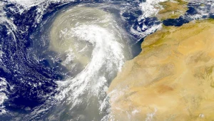 Pył saharyjski przetacza się przez Europę. Co wpływa na silne emisje?