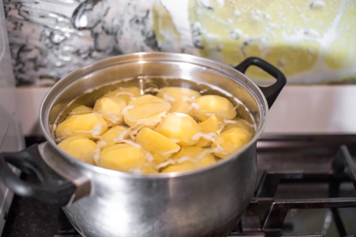 Co dodać podczas gotowania ziemniaków zamiast soli? Co dodać podczas gotowania ziemniaków zamiast soli?