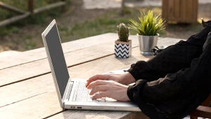 Słaby zasięg Wi-Fi w ogrodzie? Prosty patent, który to naprawi