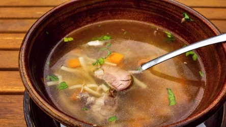 Ten rosół zachwyca smakiem. Warto wypróbować alternatywny przepis.