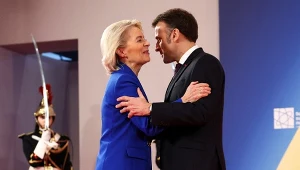 Emmanuel Macron wita Ursulę von der Leyen na szczycie energetyki jądrowej w Paryżu