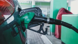 Sondaż: Polacy obawiają się podwyżek na stacjach paliw