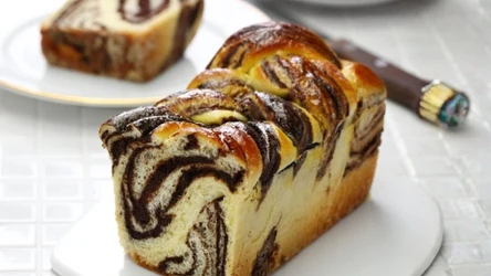 Domowa drożdżówka z nadzieniem czekoladowym 