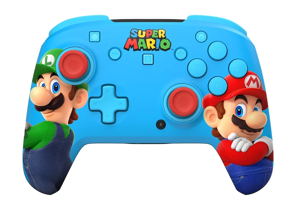 Niebieski kontroler do gier z kolorowymi przyciskami i wizerunkami postaci Mario oraz Luigi z serii Super Mario, ozdobiony logo gry na środku.