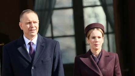 Marta Nawrocka wybrała monochromatyczną stylizację w stylu księżnej Kate 