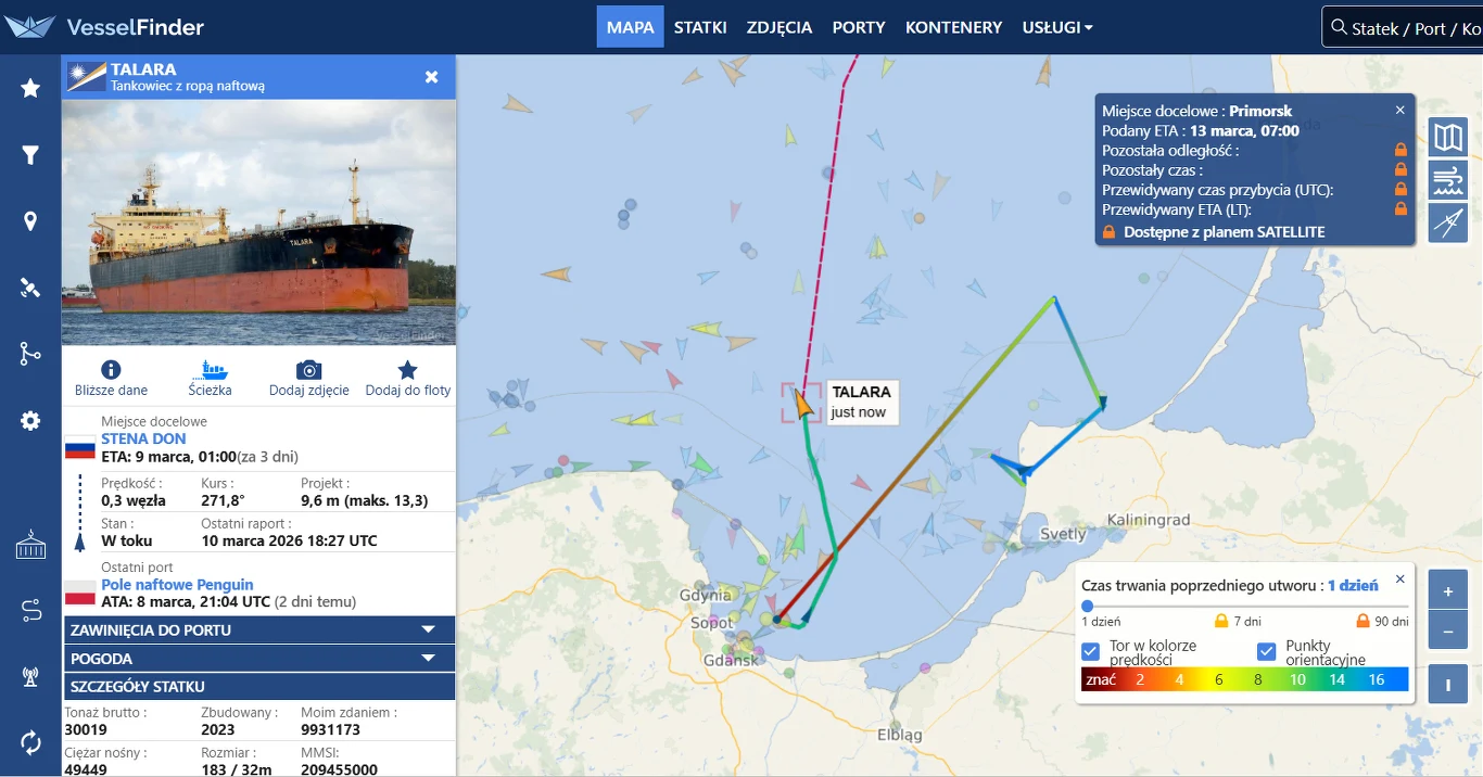 Mapa morska z zaznaczoną trasą statku TIAARA, szczegółowymi informacjami o statku po lewej stronie ekranu, kolorowymi liniami prezentującymi przebytą trasę oraz lokalizacją w pobliżu Zatoki Gdańskiej.