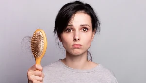 Używasz takiej szczotki? Nie dziw się, że twoje włosy się łamią i wypadają