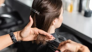 To cięcie podbija salony tej wiosny. Włosy od razu wyglądają na gęstsze