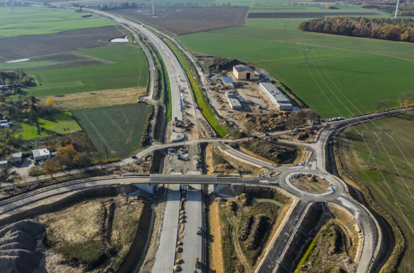Nowe odcinki S6 i S7. Dojazd nad Bałtyk będzie krótszy o 2 godziny. Droga ekspresowa S6 w trakcie budowy.