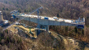 Najwyższa estakada w Polsce powstaje na S19. Filary mają aż 80 metrów.