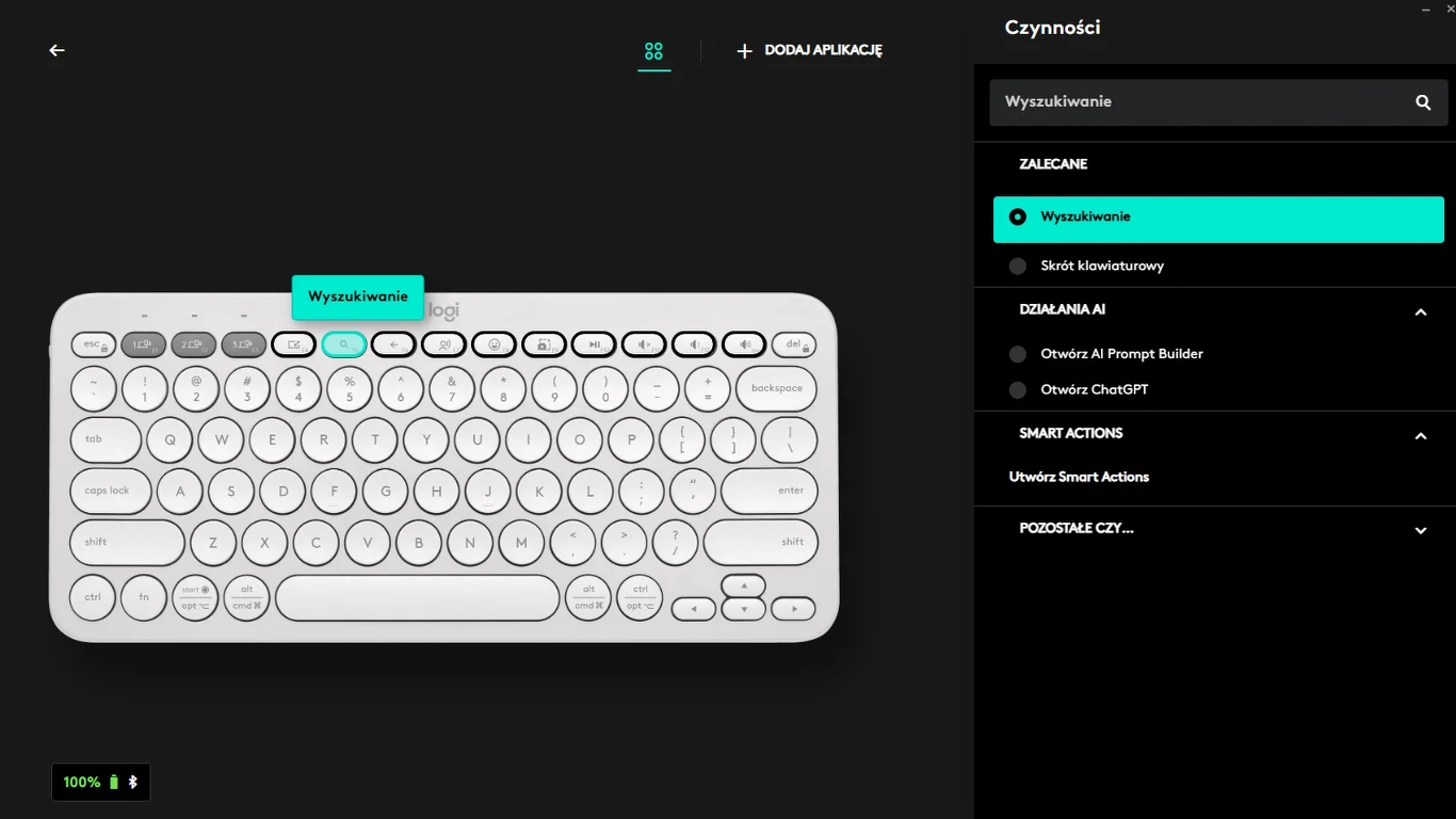 Biała klawiatura komputerowa Logitech z okrągłymi przyciskami na czarnym tle, po prawej stronie interfejs aplikacji wskazujący funkcję wyszukiwania z podświetlonym wynikiem „Wyszukiwanie” w panelu ustawień.