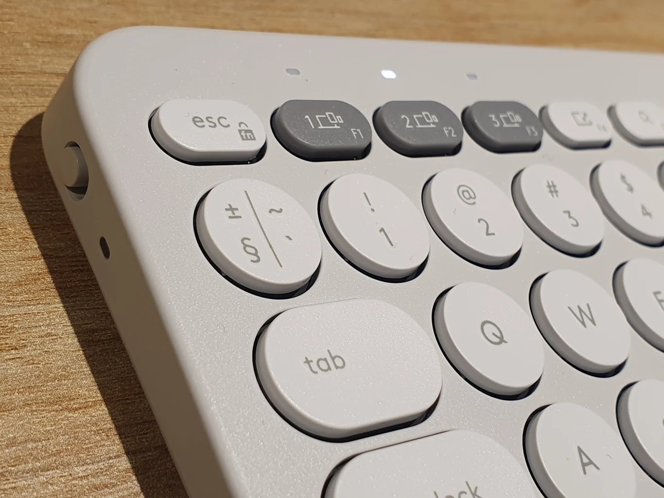Logitech Pebble Keys 2 K380s