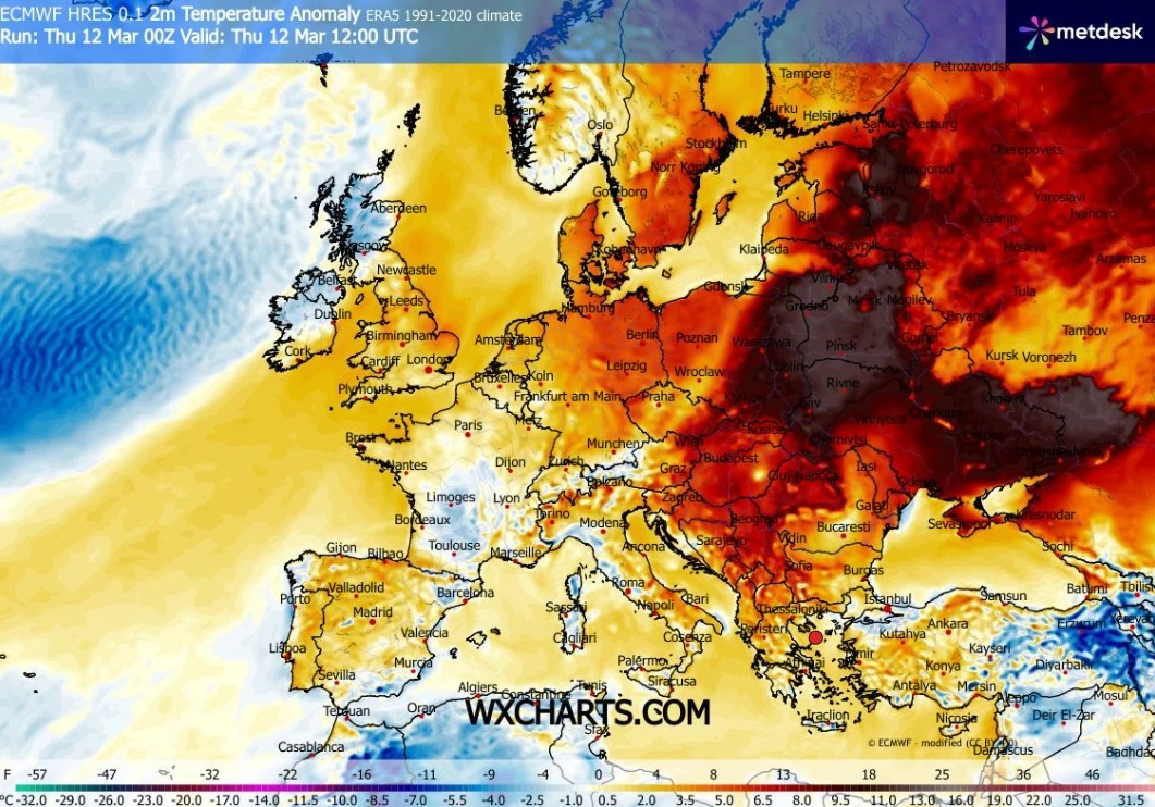 Mapa Europy z zaznaczonymi anomaliami temperatury przy powierzchni ziemi; wyraźne ocieplenie obejmuje wschodnią i środkową część kontynentu, szczególnie silne na obszarze Rosji, Ukrainy i Polski, natomiast zachodnia Europa oraz północno-zachodnie wybrz...