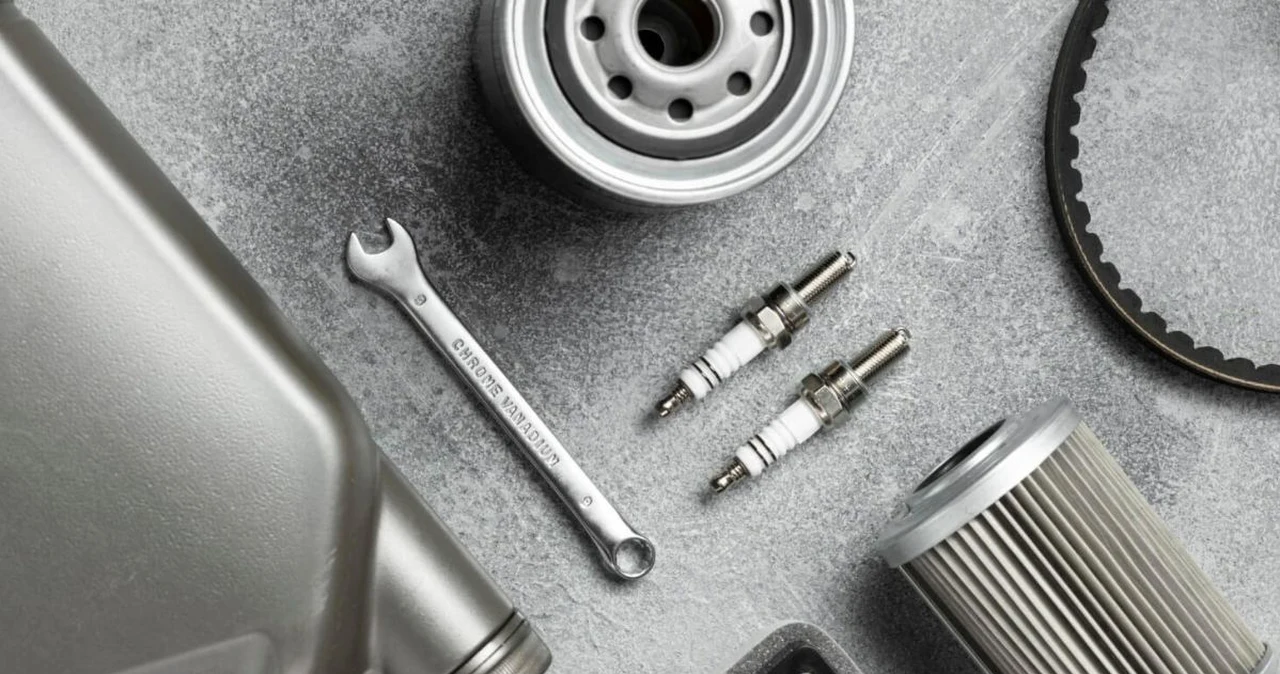 Poradnik iParts.pl. Sklepy specjalistyczne vs markety, czyli gdzie zakup części samochodowych naprawdę się opłaca?