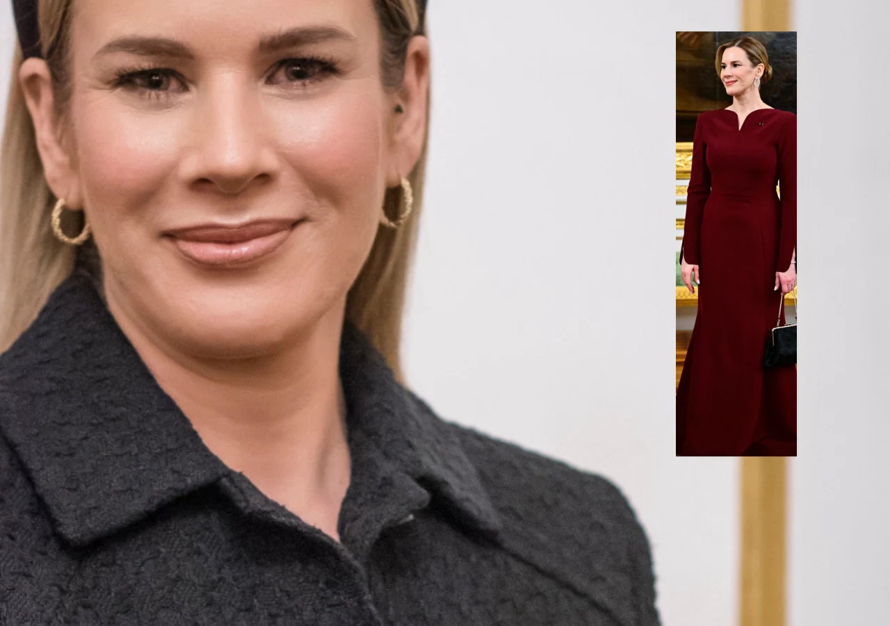 Kobieta z delikatnym uśmiechem, blond włosami i złotymi kolczykami, ubrana w elegancki, ciemny płaszcz; obok widoczne mniejsze zdjęcie tej samej osoby w długiej, bordowej sukni z czarną torebką w ręku.