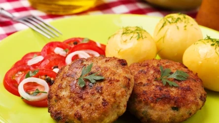 Jak zrobić soczyste kotlety mielone? Dodaj do nich nietypowy składnik