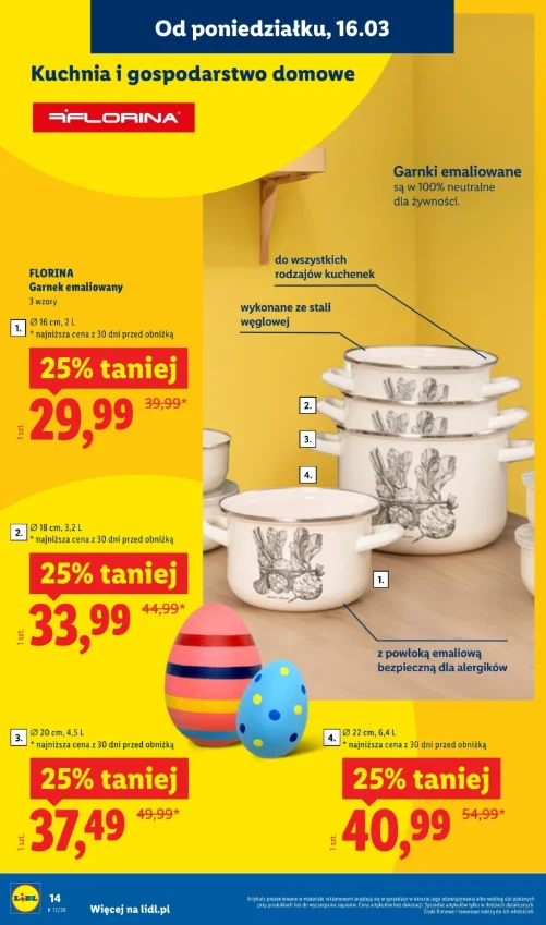 Zestaw białych emaliowanych garnków z czarnym wzorem królików ustawionych jeden na drugim na jasnej drewnianej półce, obok kolorowe pisanki na żółtym tle oraz wyeksponowane informacje o promocjach cenowych i marce Florina.
