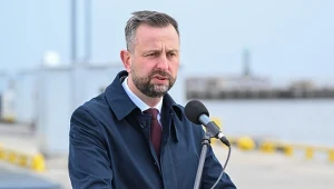 Szef MON Władysław Kosiniak-Kamysz podczas konferencji prasowej z ministrem obrony Szwecji Palem Jonsonem w Porcie Wojennym w Gdyni